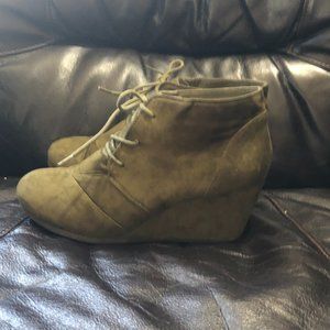 DREAM PAIRS Women's Casual Fashion Lace Up Low Wedge Heel Booties Shoe